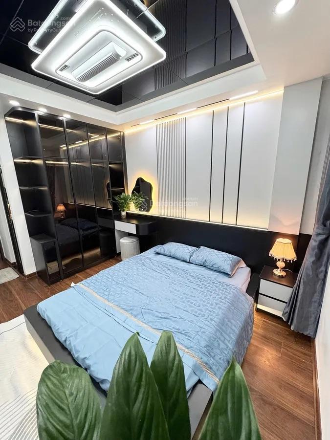 Tôi cần bán nhà tại phố khương trung, 5 tầng chắc chắn, 50m ra ô tô, nhà đẹp ở ngay.