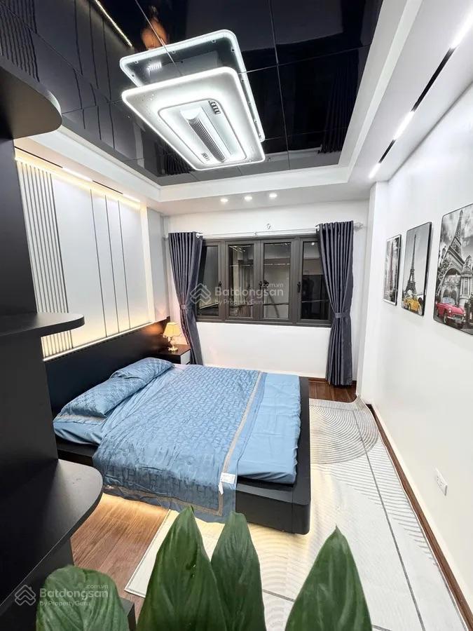 Tôi cần bán nhà tại phố khương trung, 5 tầng chắc chắn, 50m ra ô tô, nhà đẹp ở ngay.