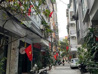 Trung tâm đống đa, ô tô qua đỗ cửa, ba bước ra phố , gần hồ thoáng mát.