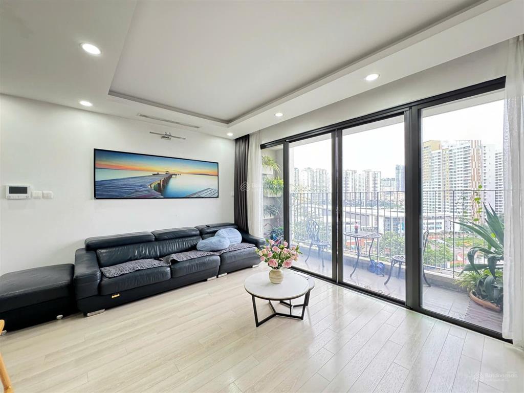 Chính chủ bán gấp căn hộ 3pn tòa c7 vinhomes d'capitale, view hồ, full đồ đẹp, giá 10,8 tỷ, shld