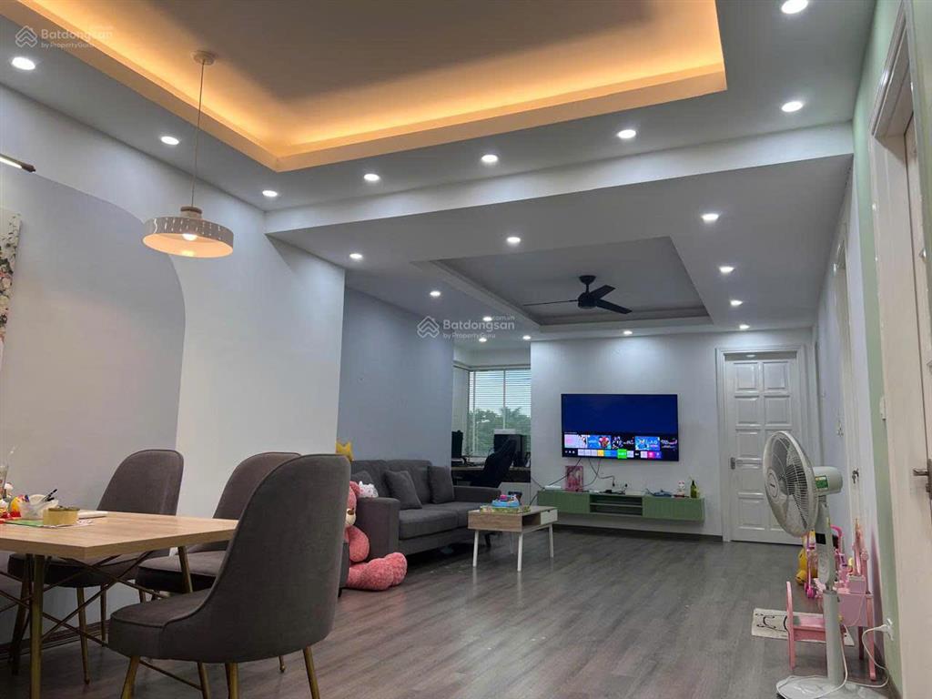 Bán nhà ở tô ngọc vân, tây hồ, 244m 4 tầng sổ đỏ chính chủ