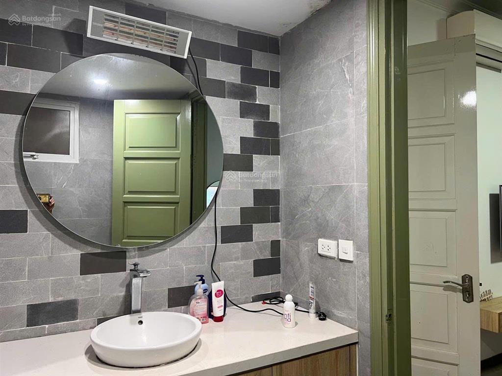 Bán nhà ở tô ngọc vân, tây hồ, 244m 4 tầng sổ đỏ chính chủ