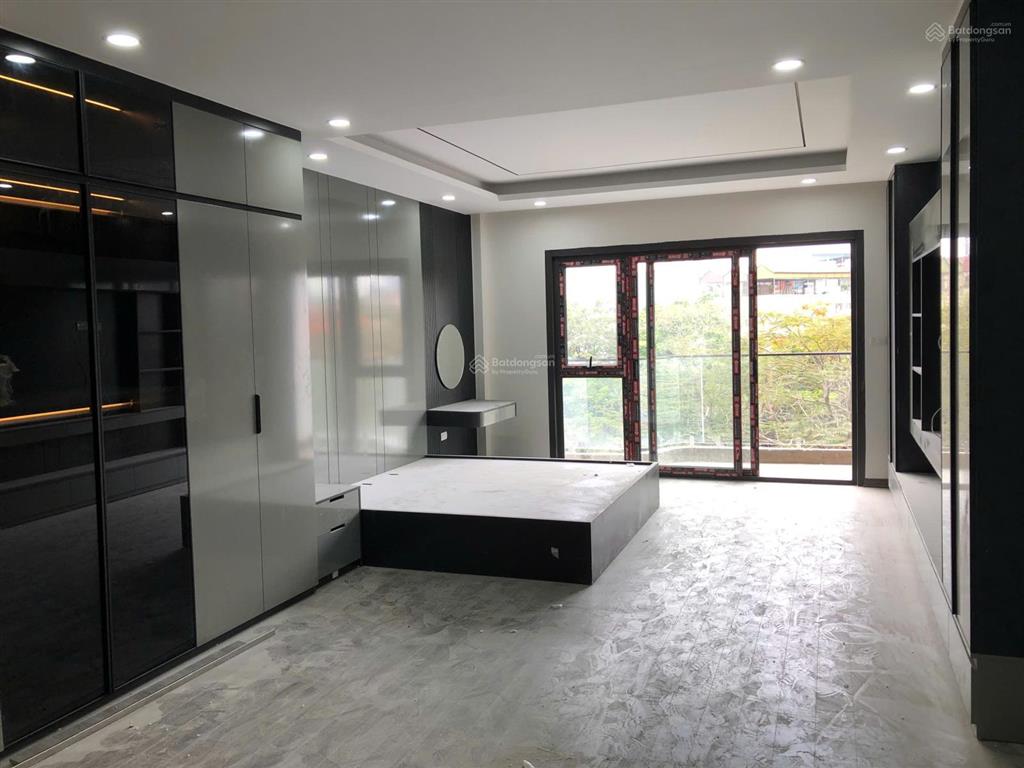 Bán nhà mặt phố bờ sông sét, 65m2x7t thang máy, oto vào nhà kd, buôn bán, vphòng cực tốt, 29,8 tỷ