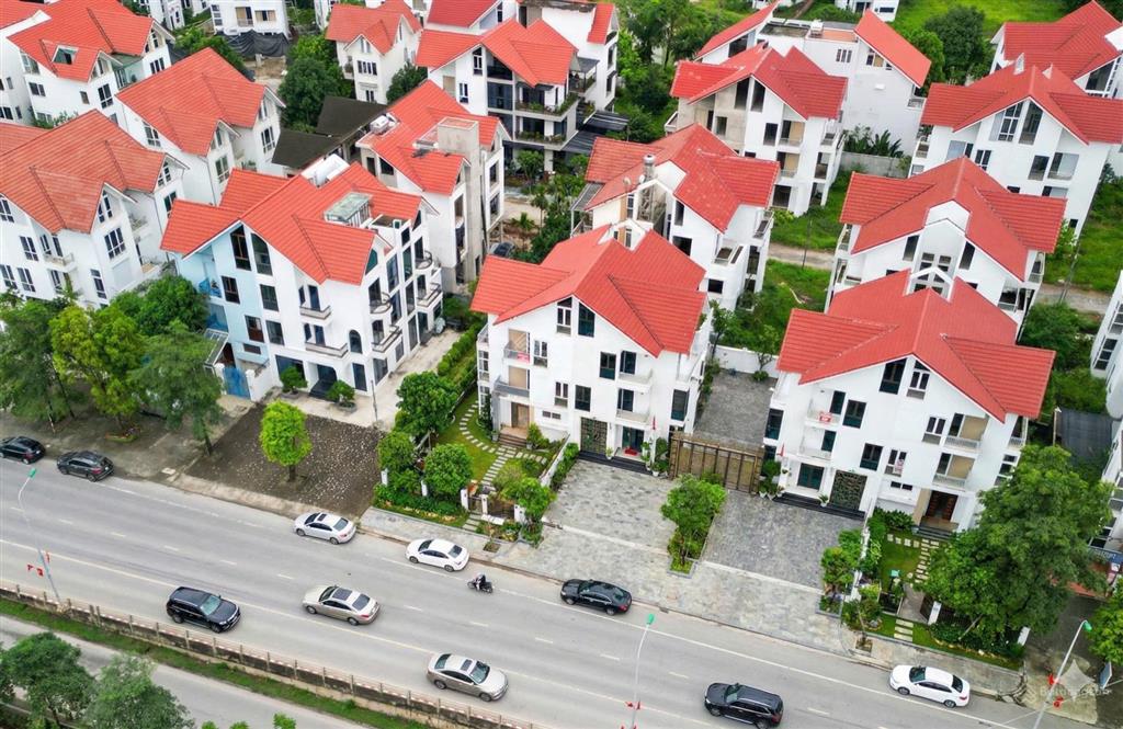 Chính chủ cần bán biệt thự 240m2 ngôi nhà mới quốc oai, giá chỉ bằng căn hộ chung cư