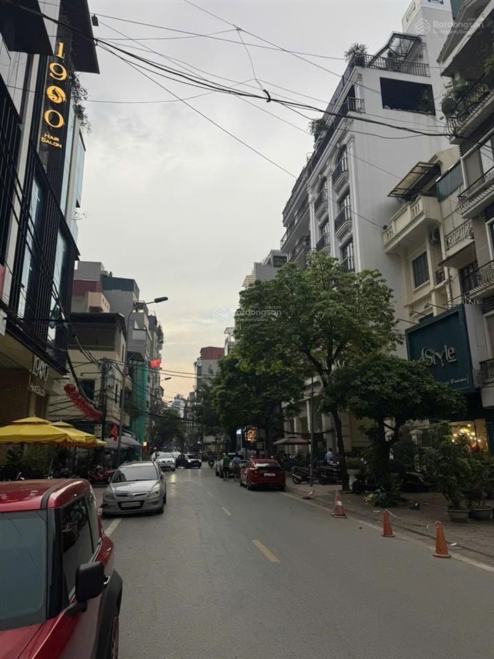 Nhỉnh 15tỷ cực hiếm nhà 2t mặt phố đại yên 279 đội cấn ba đình oto tránh vỉa hè dt 55m2 mt 4m