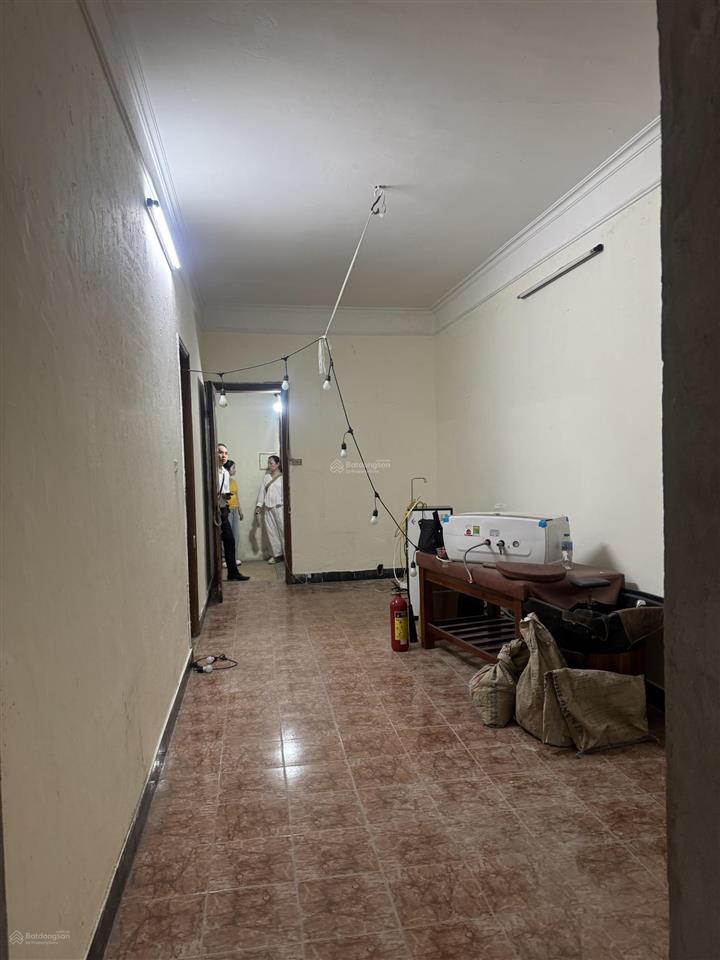 Cho thuê nhà 103 ngách 140/2 giảng võ tầng 2 thông sàn dt 90m2. riêng biệt  độc lập  khép kín