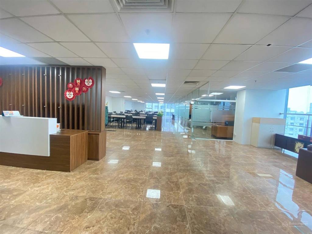 Cho thuê mặt bằng kinh doanh và sàn văn phòng đa năng dt 200m/sàn mặt phố 142b đê la thành  xã đàn