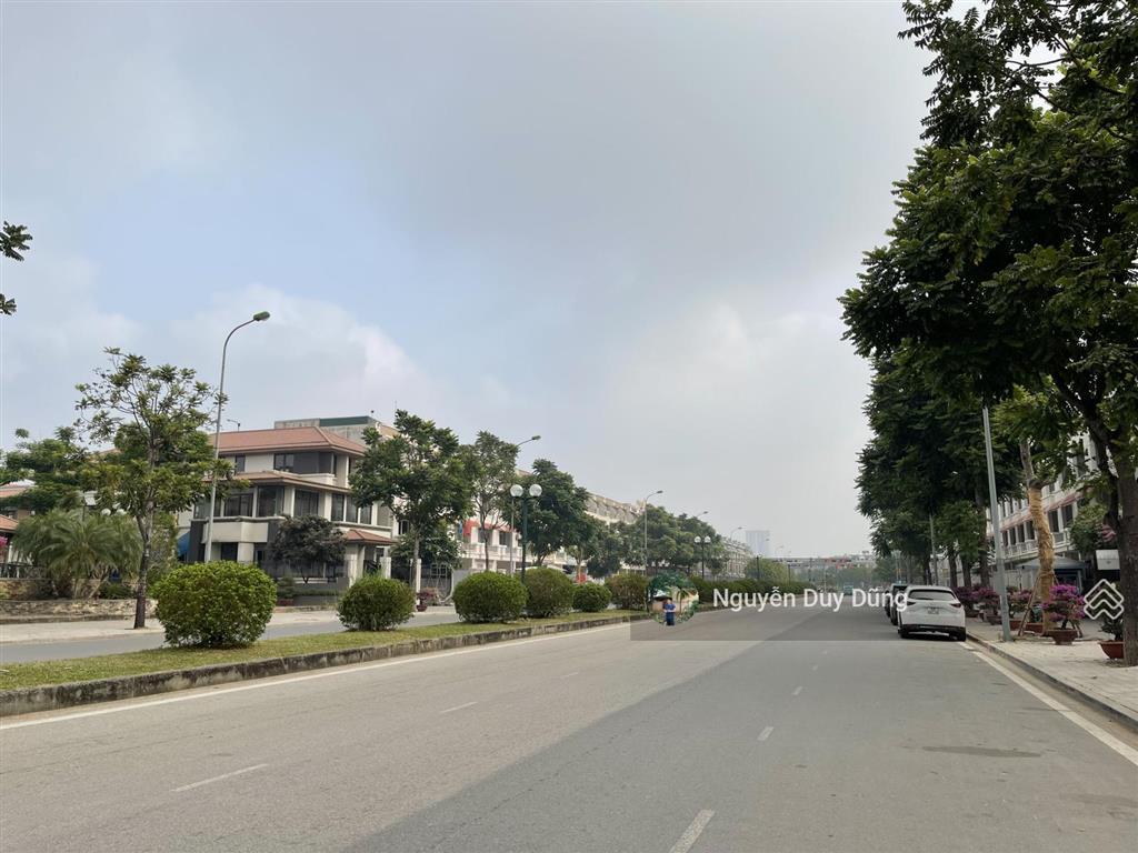 Cho thuê liền kề shophouse đường 40m, vỉa hè rộng 8m, diện tích 121m2 x 4 tầng