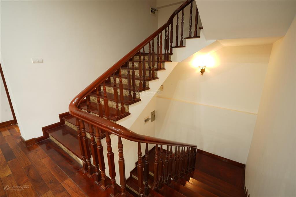 Bán nhà biệt thự 612m2 x 3.5 tầng, nhà hai mặt đường trước sau.