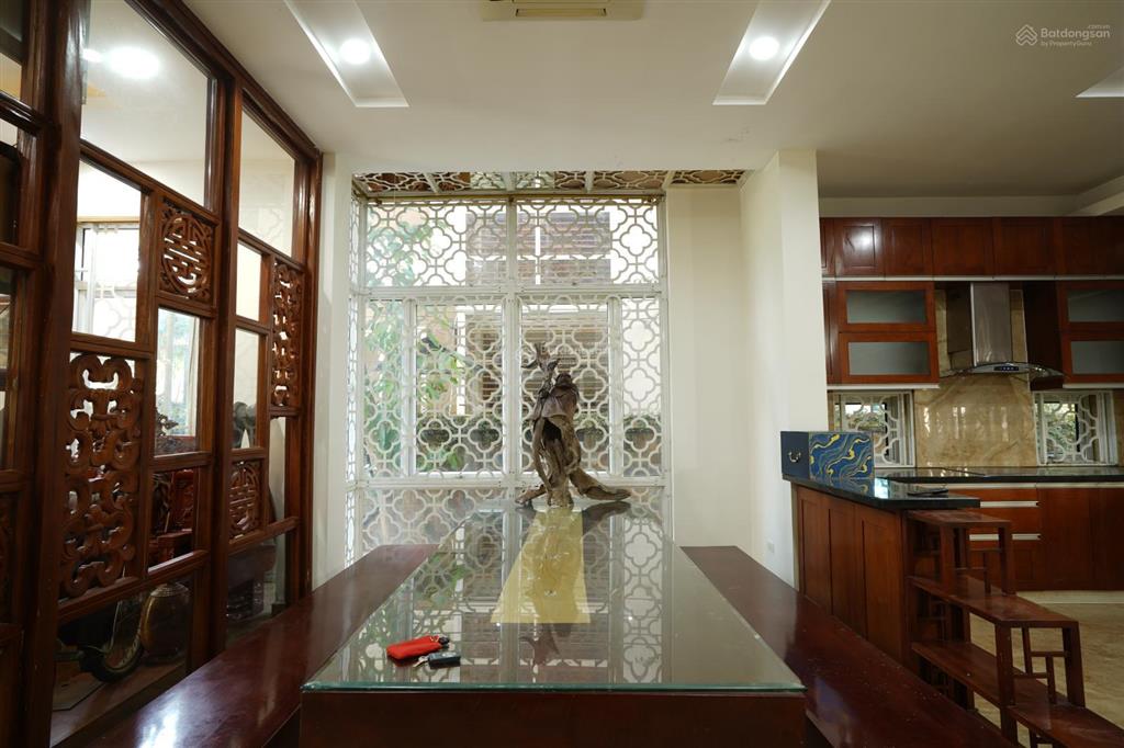 Bán nhà biệt thự 612m2 x 3.5 tầng, nhà hai mặt đường trước sau.