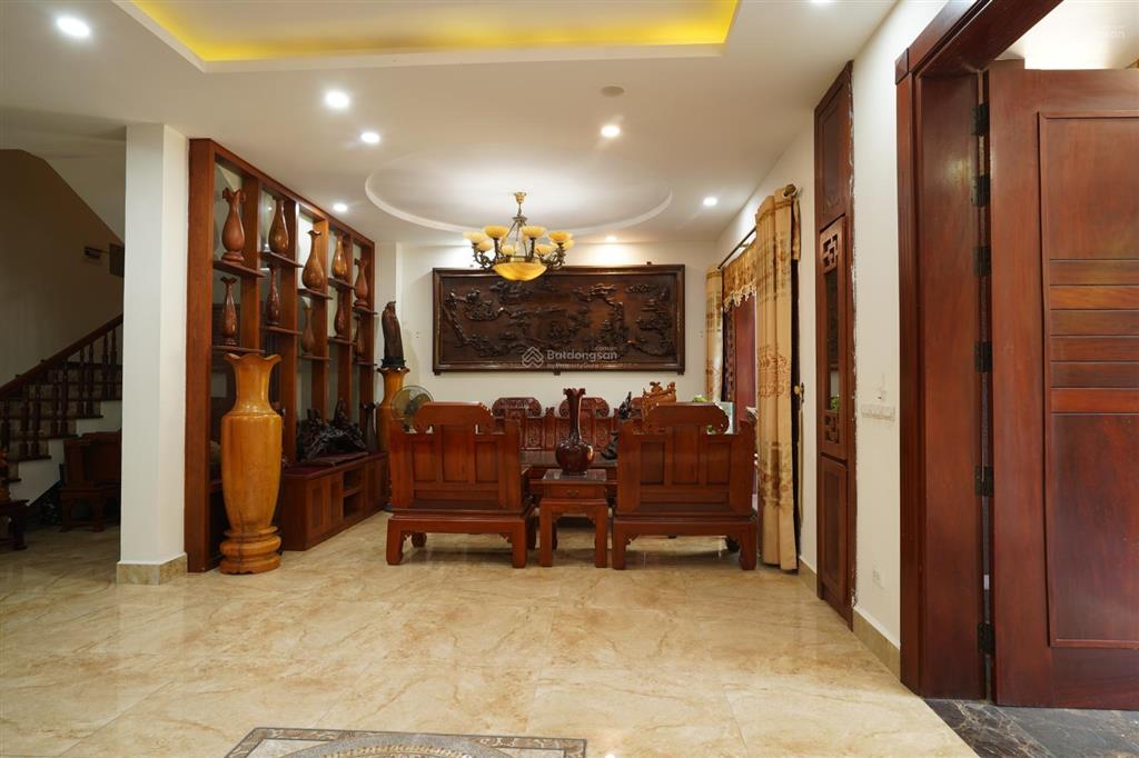 Bán nhà biệt thự 612m2 x 3.5 tầng, nhà hai mặt đường trước sau.