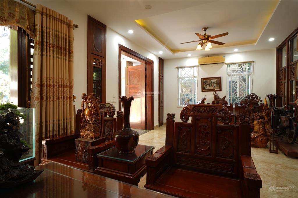Bán nhà biệt thự 612m2 x 3.5 tầng, nhà hai mặt đường trước sau.