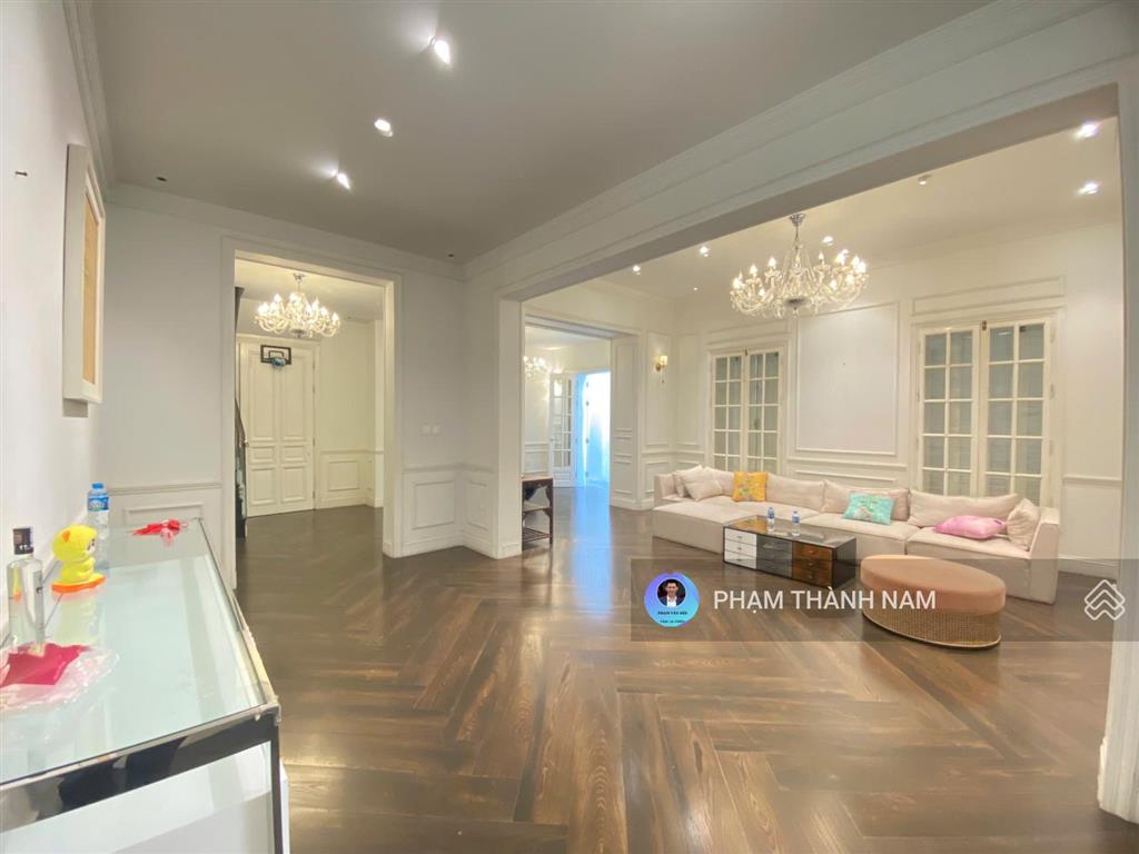 Cho thuê biệt thự mặt phố quảng an tây hồ, 250m2, 5pn, 5 tầng, có thang máy