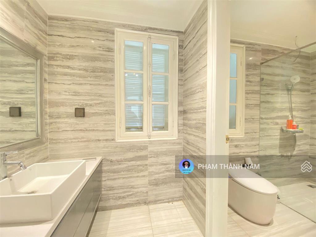 Cho thuê biệt thự mặt phố quảng an tây hồ, 250m2, 5pn, 5 tầng, có thang máy