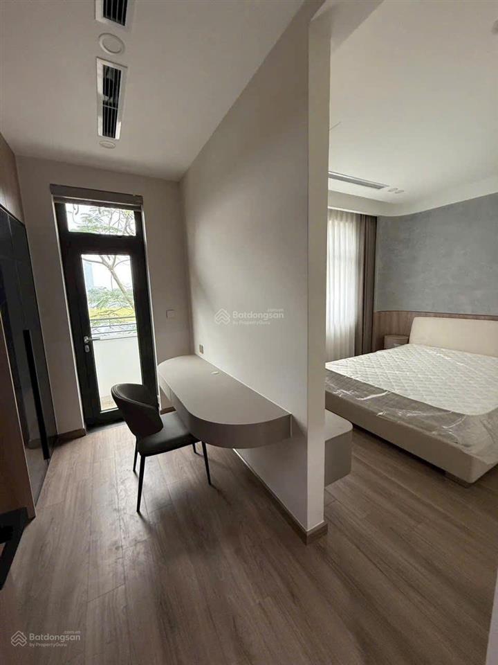 Cho thuê biệt thự starlake tây hồ tây.
220m², 4pn, 4wc sân vườn đẹp