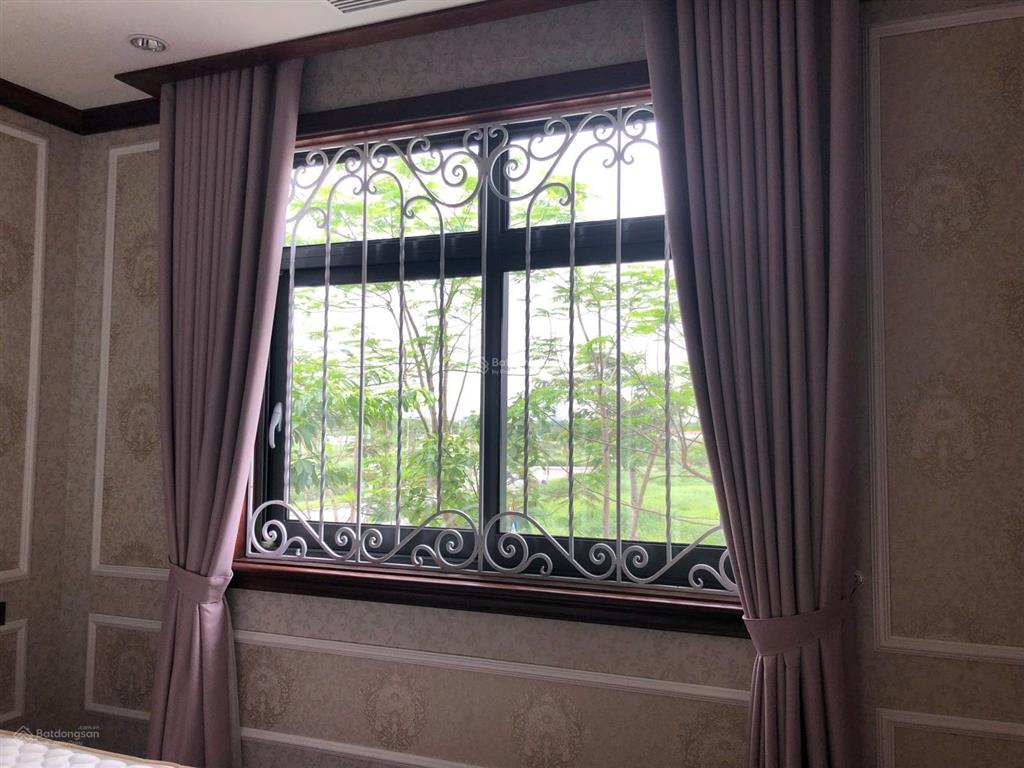 Cho thuê căn biệt thự sân vườn bể cá khô đô thị starlake tây hồ tây