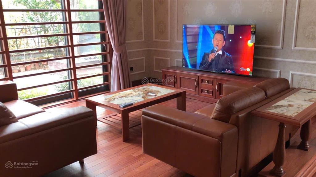 Cho thuê căn biệt thự sân vườn bể cá khô đô thị starlake tây hồ tây