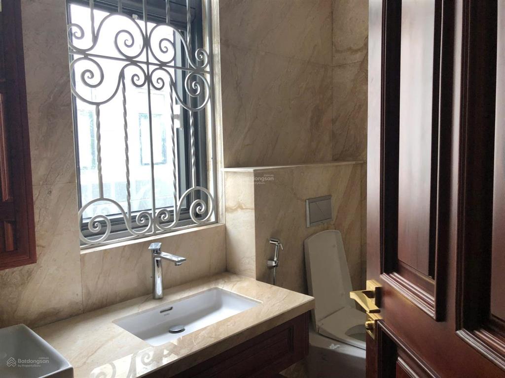 Cho thuê căn biệt thự sân vườn bể cá khô đô thị starlake tây hồ tây