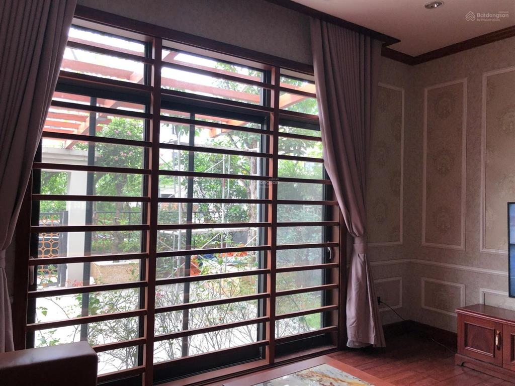 Cho thuê căn biệt thự sân vườn bể cá khô đô thị starlake tây hồ tây