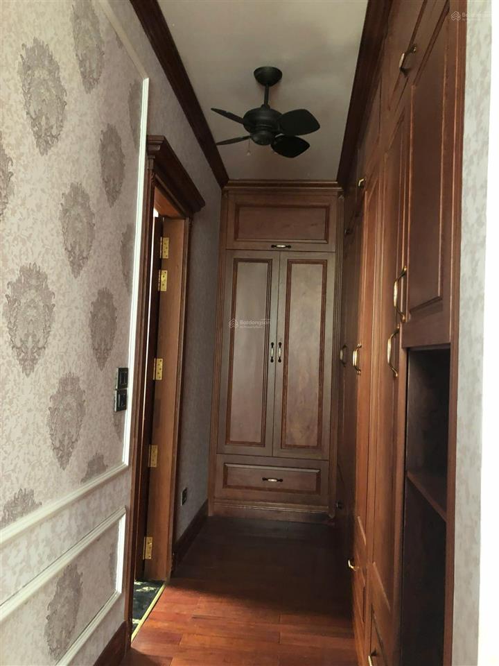 Cho thuê căn biệt thự sân vườn bể cá khô đô thị starlake tây hồ tây