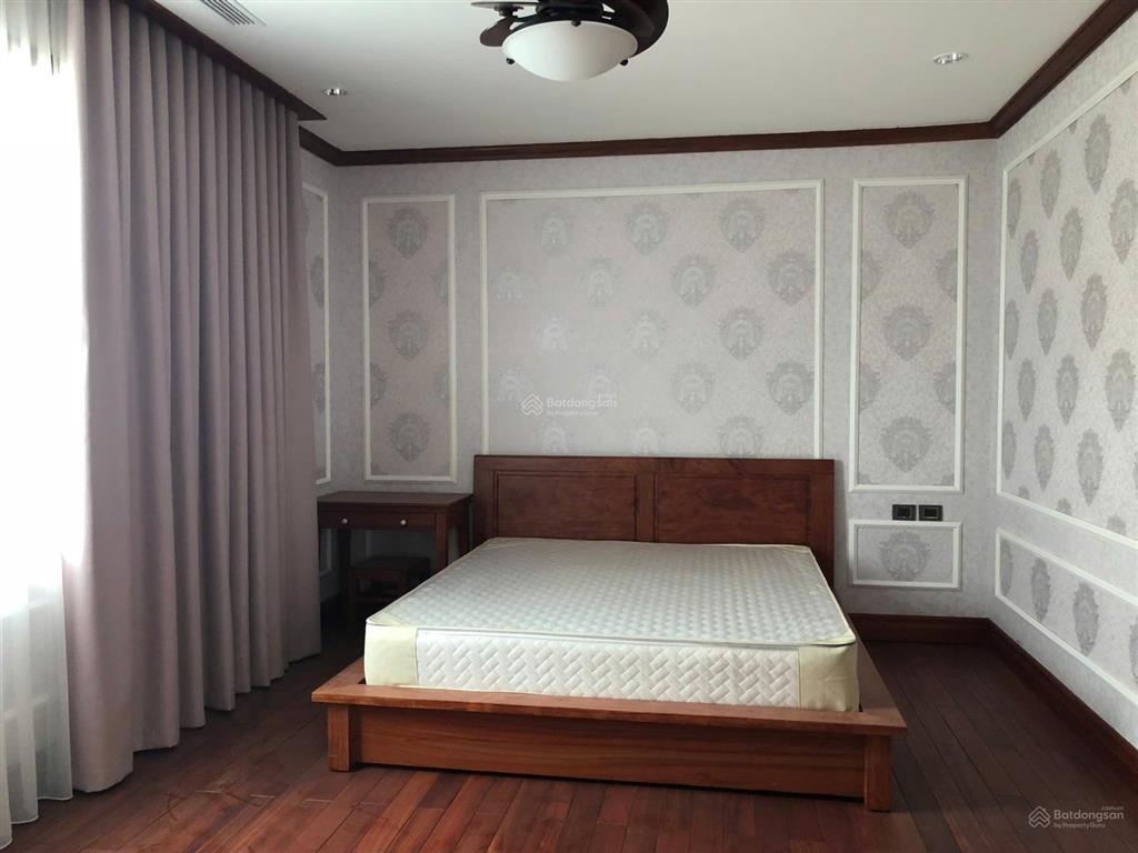 Cho thuê căn biệt thự sân vườn bể cá khô đô thị starlake tây hồ tây