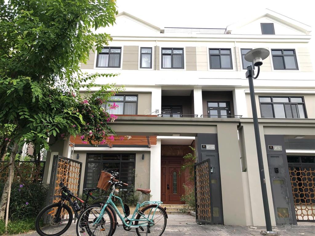 Cho thuê căn biệt thự sân vườn bể cá khô đô thị starlake tây hồ tây