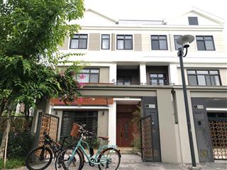 Cho thuê căn biệt thự sân vườn bể cá khô đô thị starlake tây hồ tây