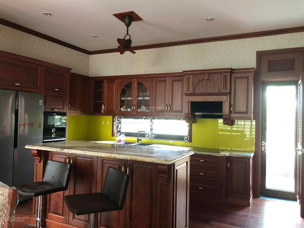 Cho thuê căn biệt thự sân vườn bể cá khô đô thị starlake tây hồ tây