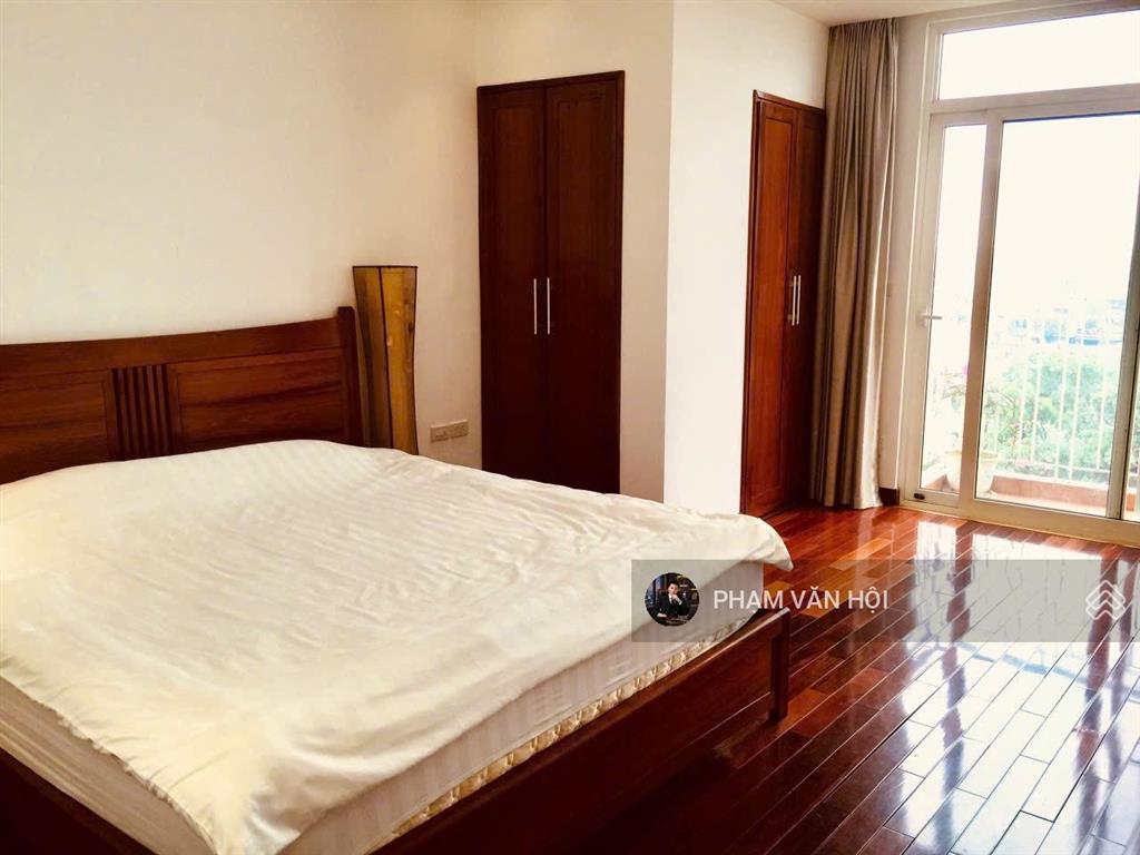 Bán căn hộ 3 ngủ  diện tích 160m tầng cao view hồ tây, mặt phố xuân diệu, quảng an, giá 20 tỷ