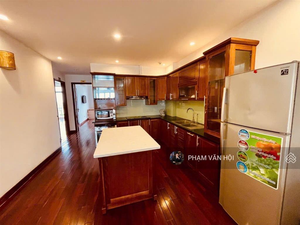 Bán căn hộ 3 ngủ  diện tích 160m tầng cao view hồ tây, mặt phố xuân diệu, quảng an, giá 20 tỷ