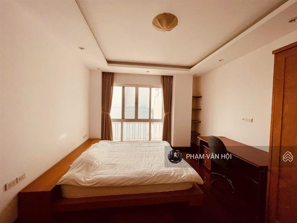 Bán căn hộ 3 ngủ  diện tích 160m tầng cao view hồ tây, mặt phố xuân diệu, quảng an, giá 20 tỷ