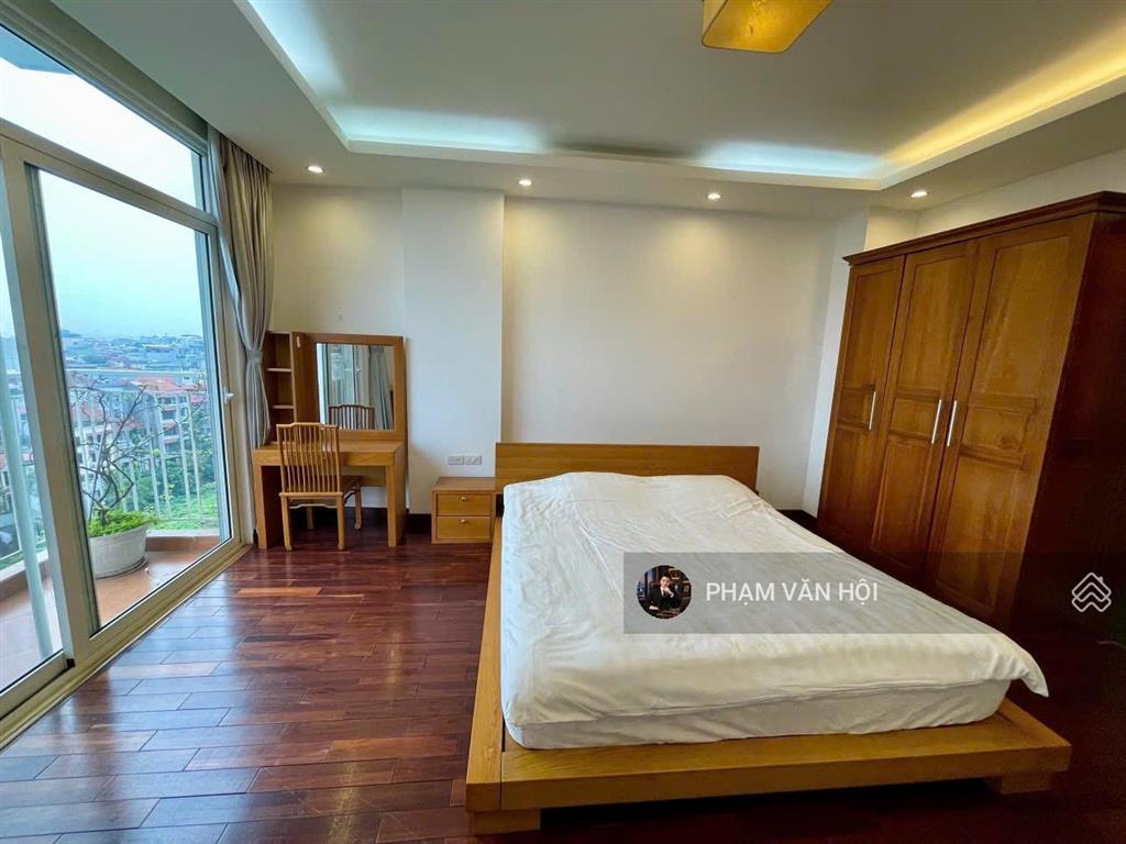Bán căn hộ 3 ngủ  diện tích 160m tầng cao view hồ tây, mặt phố xuân diệu, quảng an, giá 20 tỷ
