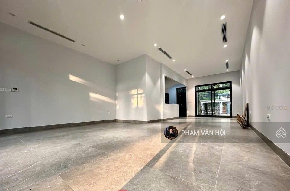 Cho thuê shophouse h6 starlake tây hồ tây 135m 4 tầng có thang máy tầng / giá 70 tr/th