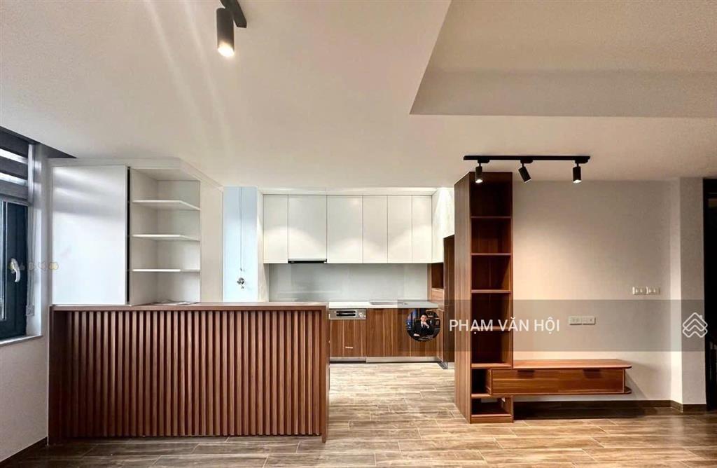 Cho thuê shophouse h6 starlake tây hồ tây 135m 4 tầng có thang máy tầng / giá 70 tr/th