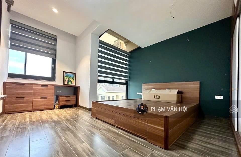 Cho thuê shophouse h6 starlake tây hồ tây 135m 4 tầng có thang máy tầng / giá 70 tr/th