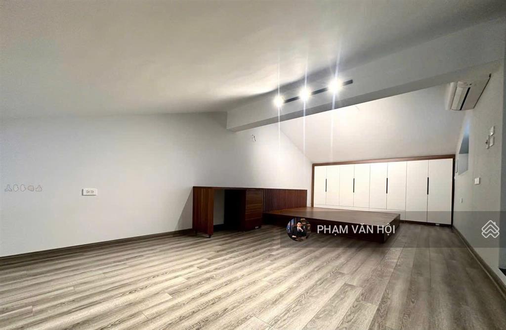 Cho thuê shophouse h6 starlake tây hồ tây 135m 4 tầng có thang máy tầng / giá 70 tr/th