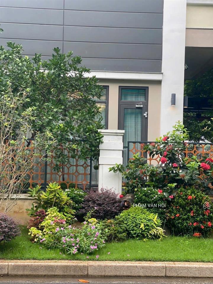 Cho thuê biệt thự đơn lập vip starlake tây hồ tây 280m 3 tầng sân vườn 4pn có thang máy full nội
