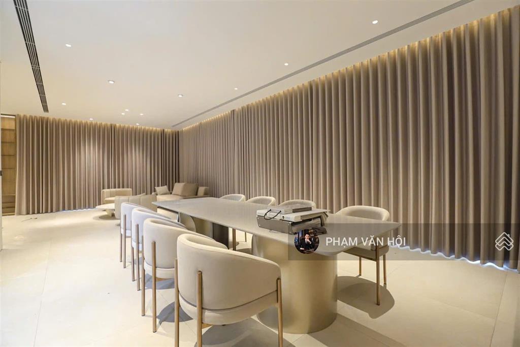 Cho thuê biệt thự đơn lập vip starlake tây hồ tây 280m 3 tầng sân vườn 4pn có thang máy full nội