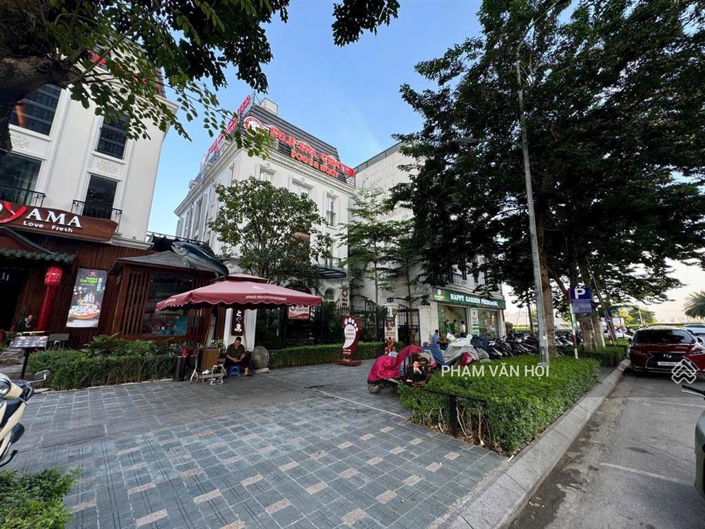 Cho thuê biệt thự romantic park mặt sông nguyễn văn huyên  227m  6 tầng giá 150 triệu/tháng