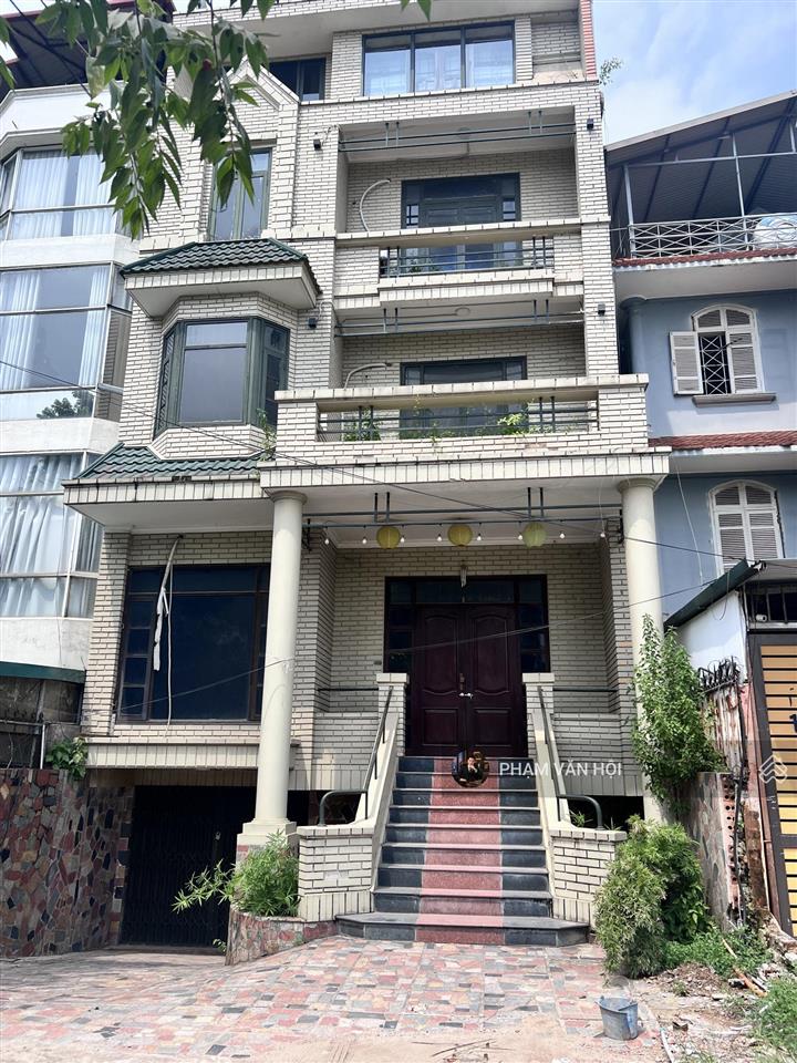 Cho thuê nhà mặt phố âu cơ  tây hồ 130m2 5 tầng 5 pn kinh doanh sầm uất, chỉ 35tr/tháng
