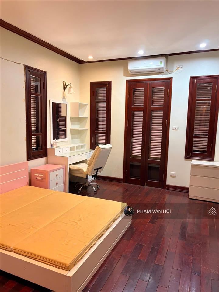 Cho thuê biệt thự sân vườn mặt phố tô ngọc vân quảng an tây hồ  150 5 tầng 5pn full nội thất