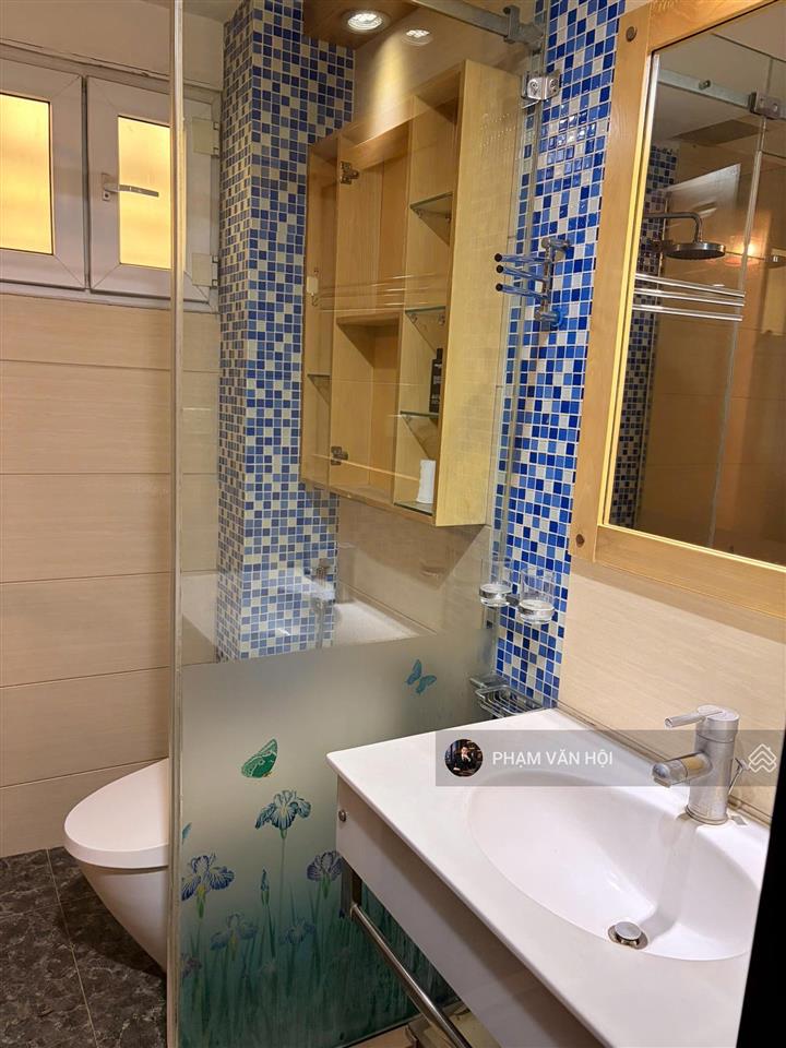 Cho thuê biệt thự sân vườn mặt phố tô ngọc vân quảng an tây hồ  150 5 tầng 5pn full nội thất