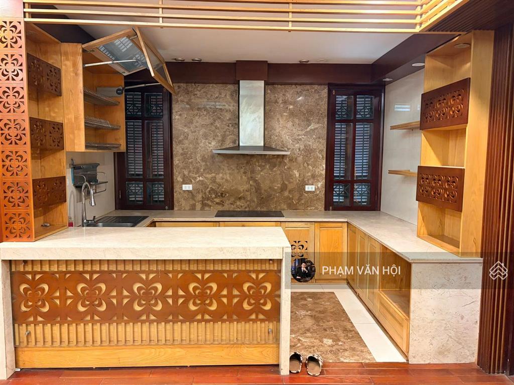Cho thuê biệt thự sân vườn mặt phố tô ngọc vân quảng an tây hồ  150 5 tầng 5pn full nội thất