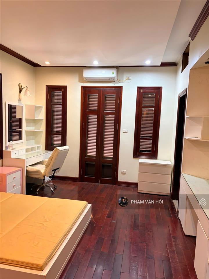 Cho thuê biệt thự sân vườn mặt phố tô ngọc vân quảng an tây hồ  150 5 tầng 5pn full nội thất