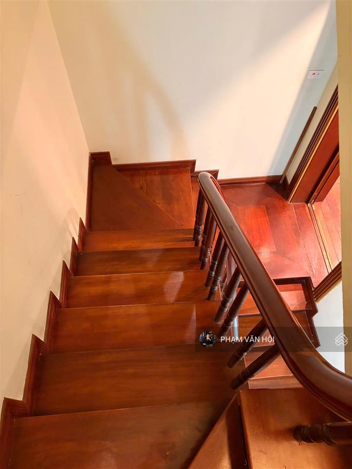 Cho thuê biệt thự sân vườn mặt phố tô ngọc vân quảng an tây hồ  150 5 tầng 5pn full nội thất