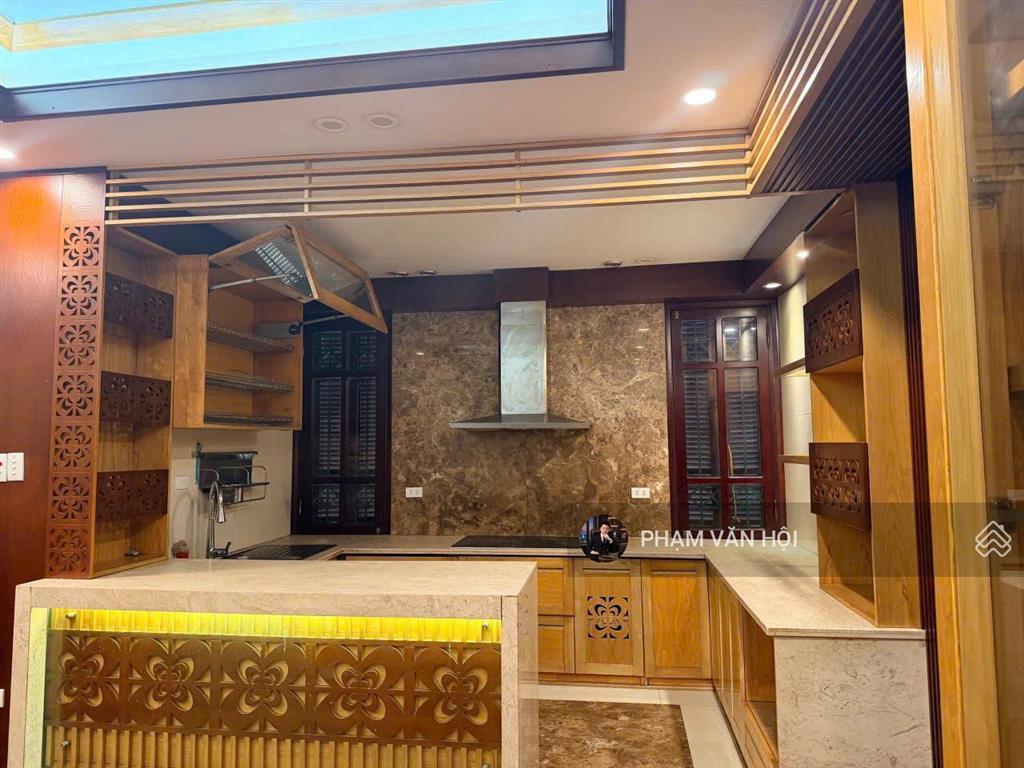 Cho thuê nhà 5 tầng mặt phố tô ngọc vân  quảng an  tây hồ  hà nội