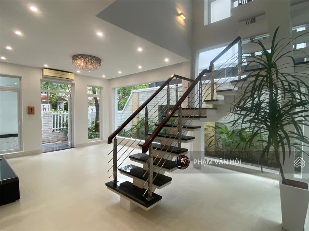 Cho thuê biệt thự khu t ciputra tây hồ hà nội dt 180m xây 3 tầng 4 ngủ full đồ giá rẻ