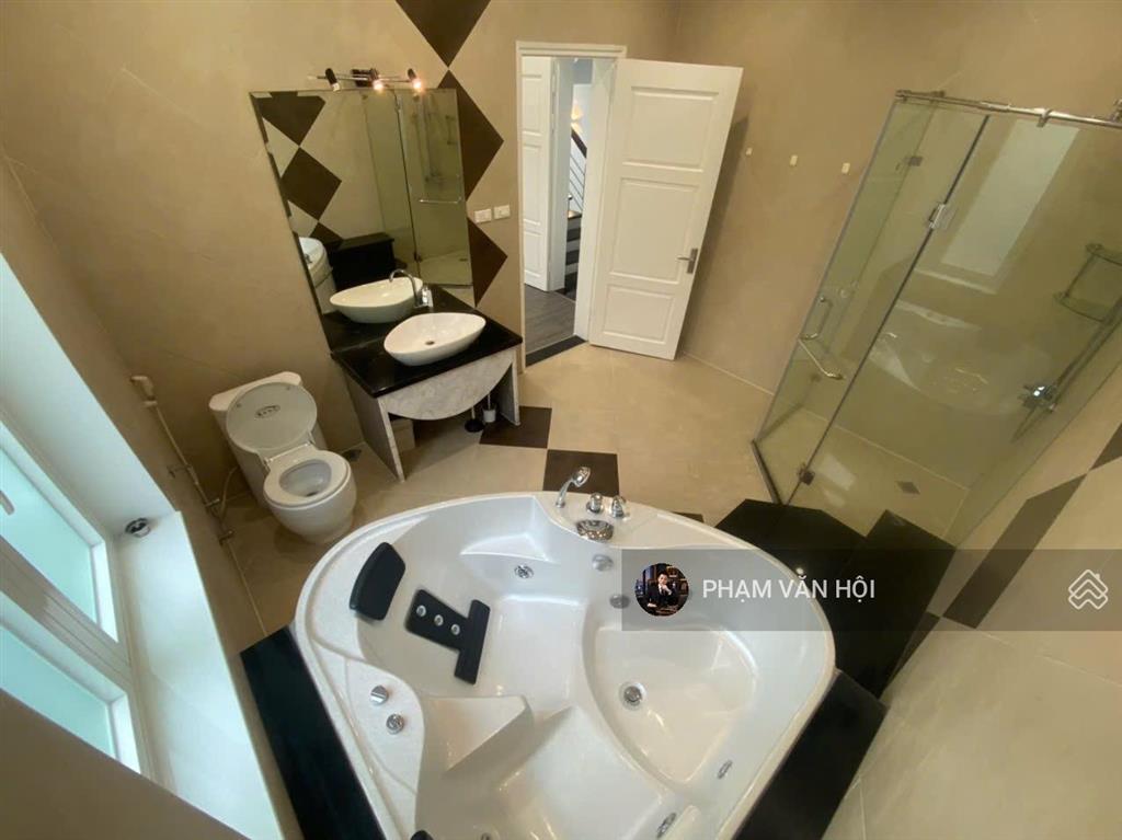 Cho thuê biệt thự khu t ciputra tây hồ hà nội dt 180m xây 3 tầng 4 ngủ full đồ giá rẻ