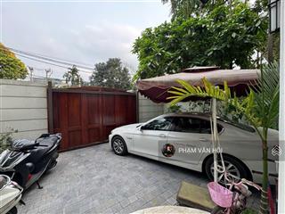Cho thuê biệt thự sân vườn mặt phố tây hồ hà nội  dt 230m2 xây 4 tầng 5 ngủ có thang máy, full đồ