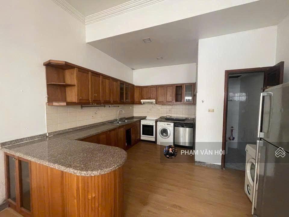 Cho thuê biệt thự view hồ, phố quảng khánh, quảng an, tây hồ. dt 130m, 5 tầng 5pn  full đồ giá rẻ